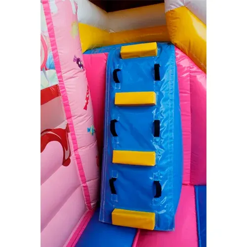 Candy: Kletteraufgang mit gelben Tritten