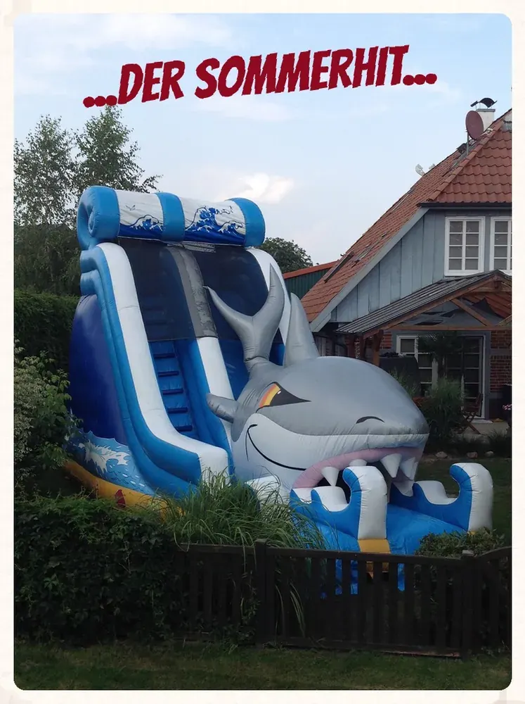 Aufblasbare Riesenrutsche mit Hai-Motiv