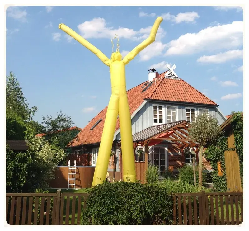 Skydancer: tanzender Luftschlauch weist den Weg zum Fest